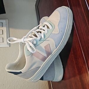 Veja V-10 Multi pastel colors